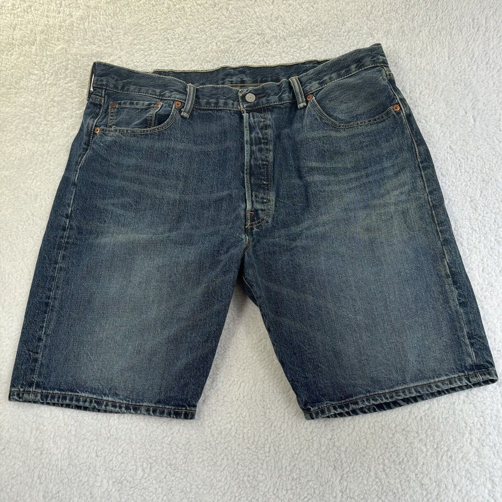 Levi's 501‎ Mens Hemmed Shorts Size 40x9 Medium wash